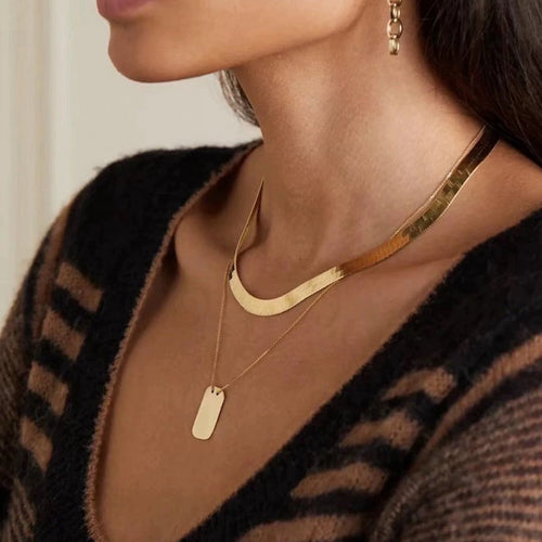 Tijdloze visgraatketting in goudvermeil en sterling zilver, met verstelbare lengte en hypoallergene materialen voor dagelijks draagcomfort.
