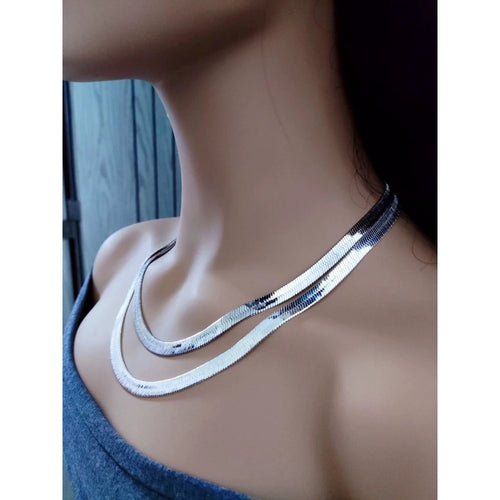 Visgraatketting in goudvermeil en sterling zilver, hypoallergene en verstelbare lengte, perfect voor een verfijnde uitstraling.