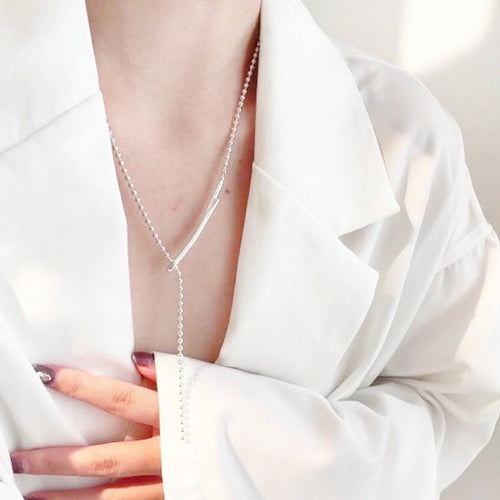 Zilveren ball chain ketting met een moderne uitstraling, het perfecte sieraad om jouw stijl te accentueren en te combineren met accessoires.
