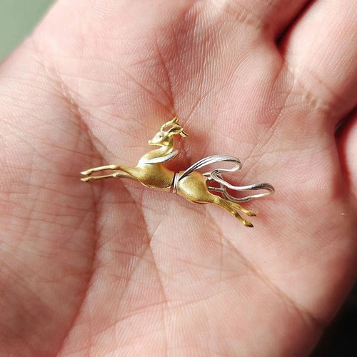 Gouden oorbel vorm paard