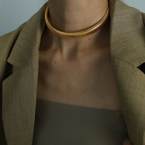 Chique stretch choker in goud