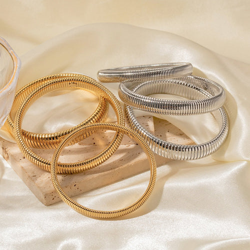 Moderne sieraden met elegante minimalistische uitstraling