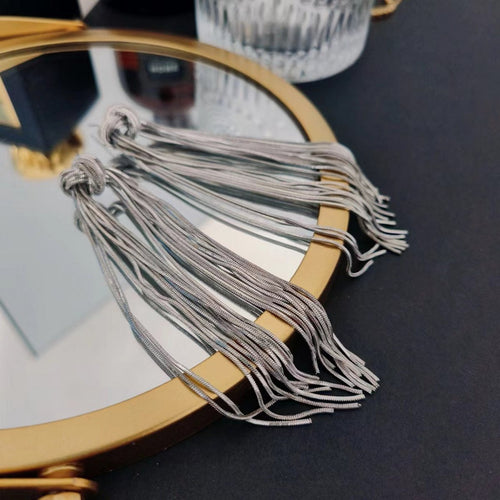 Moderne vintage knoopkwasten Longline drop oorbellen