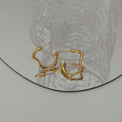 Moderne Vintage gouden golvende lijn oorring met parel
