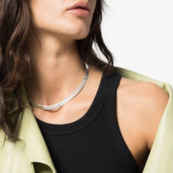 Elegante visgraatketting in goudvermeil en sterling zilver, verstelbare lengte en hypoallergene voor dagelijks gebruik.